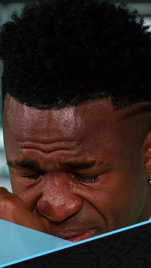 "بدأ بالبكاء أمام كاميرات نتفليكس".. هل يلعب فينيسيوس دور الضحية؟